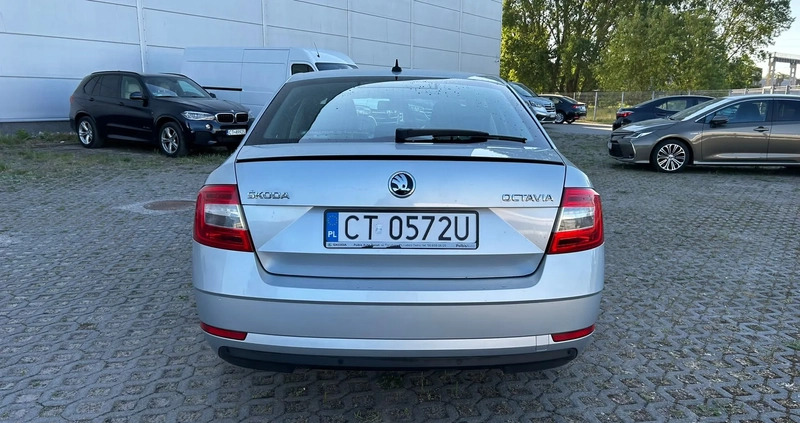 Skoda Octavia cena 39000 przebieg: 286925, rok produkcji 2019 z Sulejówek małe 137